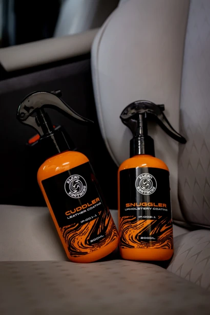 Poręczna butelka Snuggler 200ml – impregnat do ochrony tapicerki i tekstyliów.