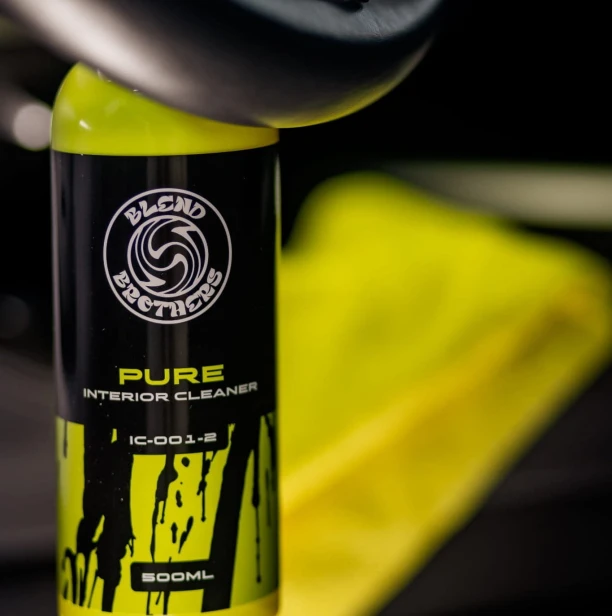 Jak wyczyścić  kierownicę? Czyszczenie kierownicy produktem Blend Brothers Pure Interior Cleaner 500ml.