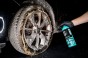 Widoczny efekt rozpuszczania starych dressingów i brudu przez Eliminator Wheel &amp; Tire.