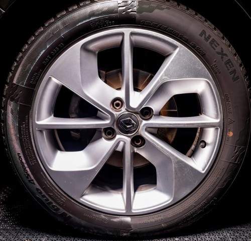 Efekt samooczyszczania i szybki zrzut wody z felgi zabezpieczonej EZ Wheels.