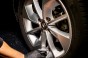 Bariera ochronna EZ Wheels sprawiająca, że woda i brud nie przywierają do felgi.