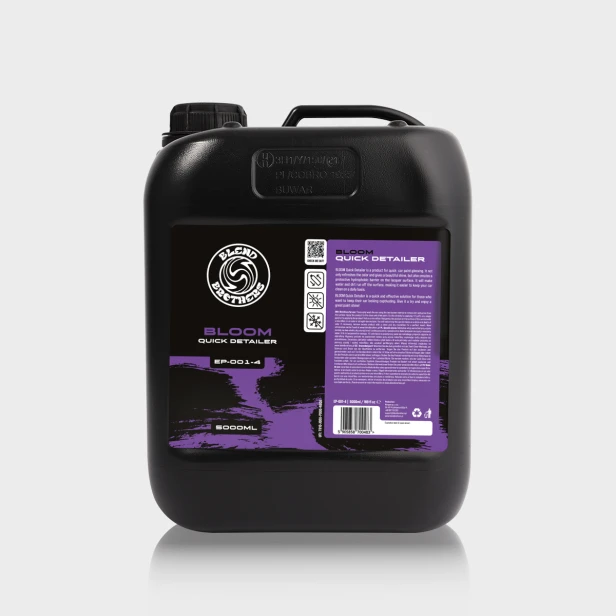 Czarny kanister 5L Blend Brothers BLOOM Quick Detailer na białym tle z odbiciem