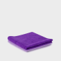 Złożona fioletowa mikrofibra Blend Brothers Blankie o wymiarach 40x40cm z widoczną puszystą strukturą materiału