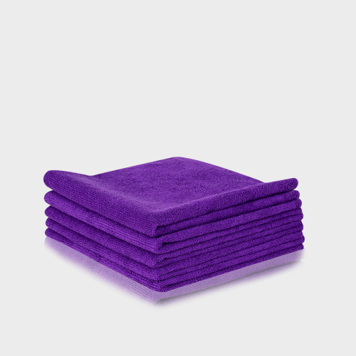 Stos pięciu złożonych fioletowych mikrofibr uniwersalnych Blend Brothers Blankie 40x40cm 300GSM.