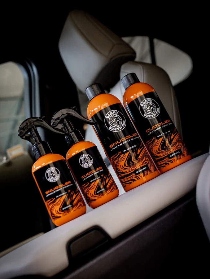 Matowe wykończenie skóry po aplikacji odżywki Cuddler Leather Coating 200ml.