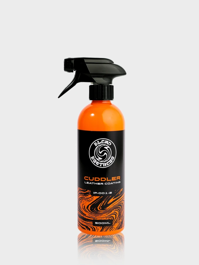 Profesjonalny zestaw Cuddler 500ml do kompleksowej pielęgnacji i zabezpieczenia skór w aucie.