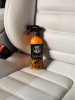 Cuddler Leather Coating 500 ml– profesjonalna ochrona skórzanego wnętrza samochodu. Pokazanie efektu działania produktu na połowie tapicerki.