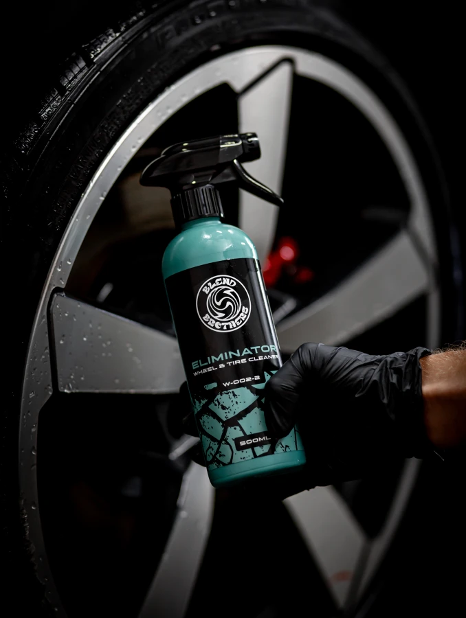 Zasadowy preparat do mycia opon i gumowych dywaników Eliminator 500ml.