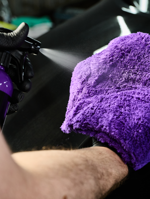 Carnauba quick detailer set Infinite Plushie do efektu wet look auta.