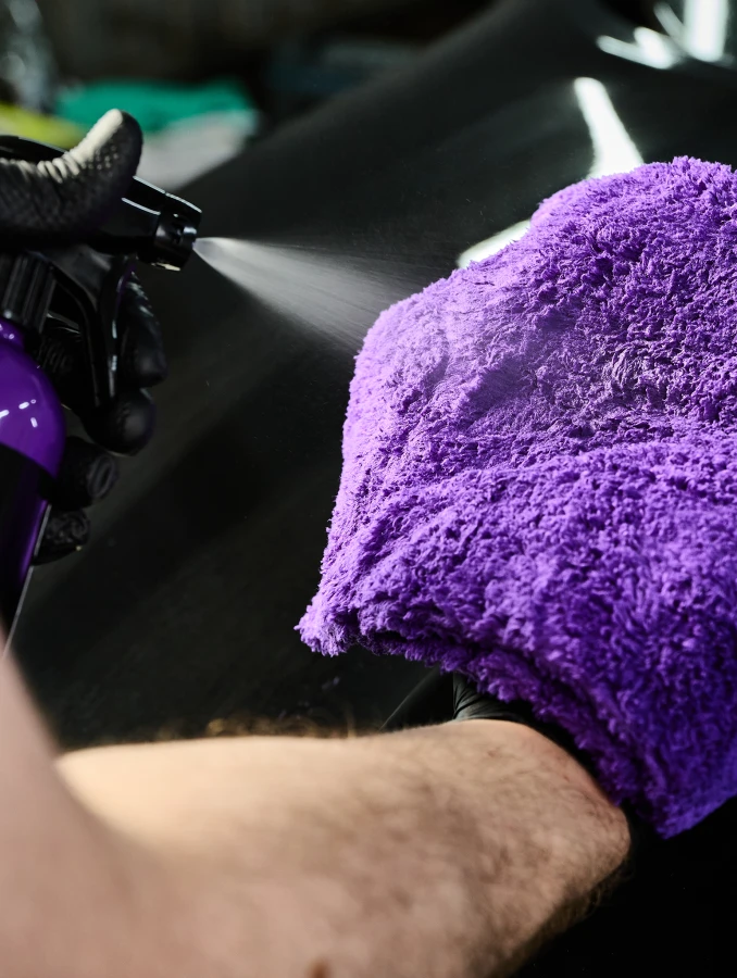 Carnauba quick detailer set Infinite Plushie do efektu wet look auta.