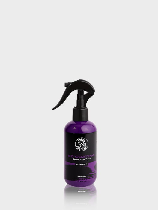 Butelka EZ COATING 200ml – płynna powłoka ochronna na białym tle z odbiciem.