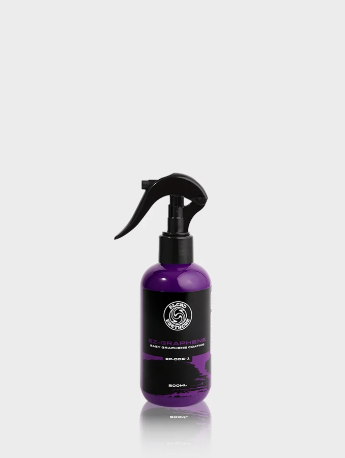 Butelka EZ GRAPHENE Easy Graphene Coating 200ml na białym tle z odbiciem.