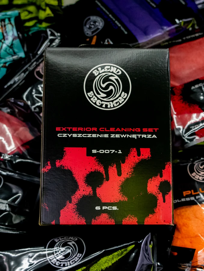 Eleganckie czarno-czerwone pudełko Exterior Cleaning Set Blend Brothers – czyszczenie zewnętrzne auta.