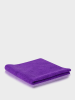 Złożona fioletowa mikrofibra Blend Brothers Blankie o wymiarach 40x40cm z widoczną strukturą materiału.