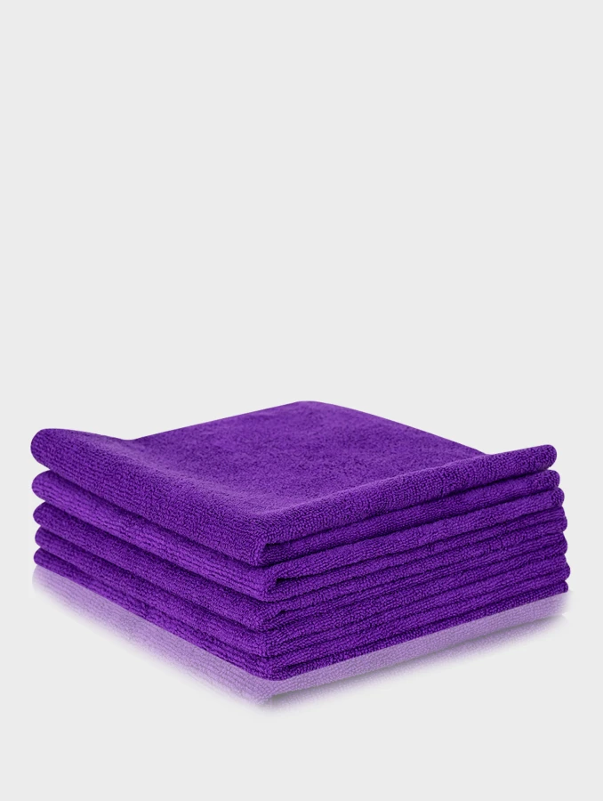 Stos pięciu złożonych fioletowych mikrofibr uniwersalnych Blend Brothers Blankie 40x40cm.