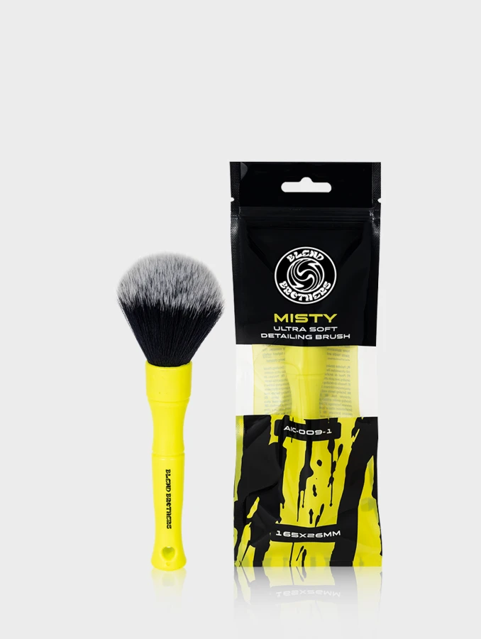 Front opakowania pędzelka Misty z limonkowym oznaczeniem serii i logo Blend Brothers.