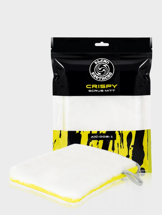 Dwustronna rękawica czyszcząca Crispy Scrub Mitt obok opakowania na jasnym tle.