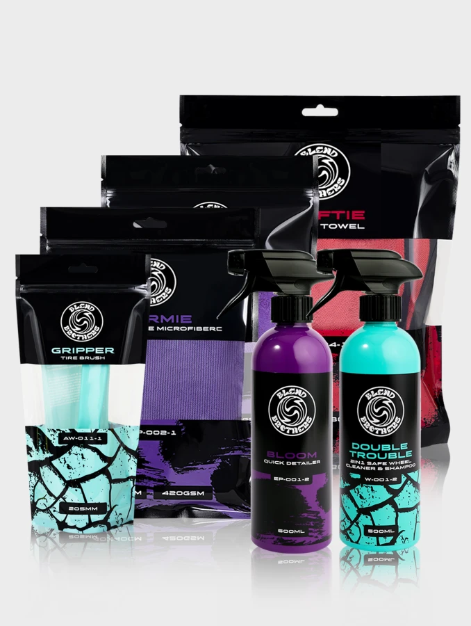 Zestaw produktów idealnych na Dzień Chłopaka pokazany na szarym tle. Zdjęcia packshotowe.