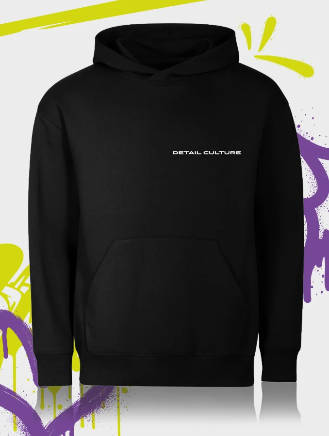 Bluza urodzinowa Blend Brothers na 3 urodziny marki. Limitowany drop. Czarna bluzaa na jasnym tle z elementami graffiti. Pokazanie bluzy od przodu.