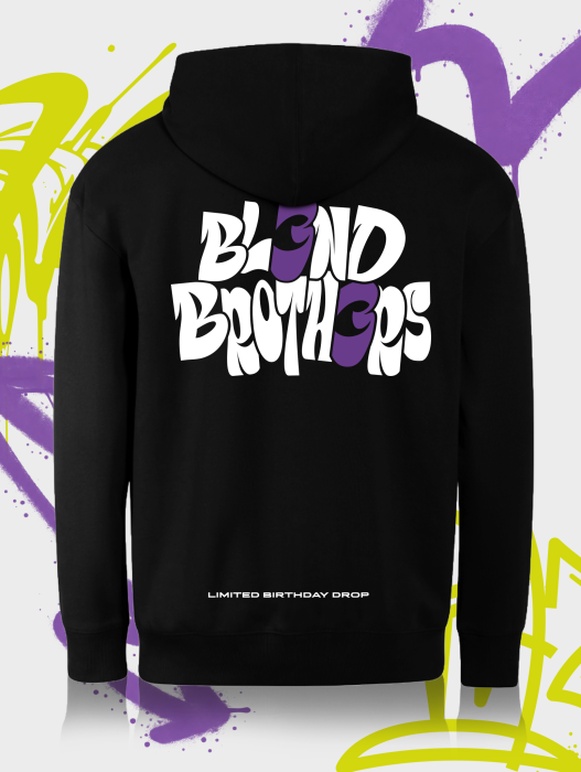 Bluza urodzinowa Blend Brothers na 3 urodziny marki. Limitowany drop. Czarna bluzaa na jasnym tle z elementami graffiti. Pokazanie bluzy z tyłu.