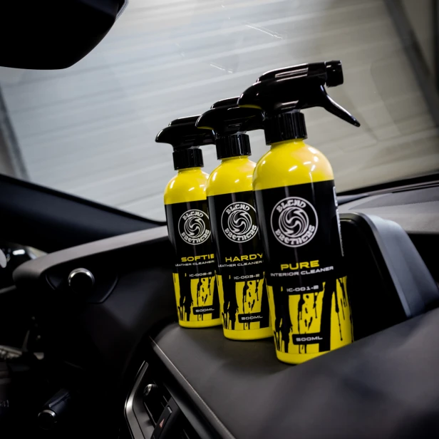 pol_pl_Zestaw-HARDY-Leather-Cleaner-Hard-500ml-FRISKY-1szt-BLANKIE-1szt-105_1.png